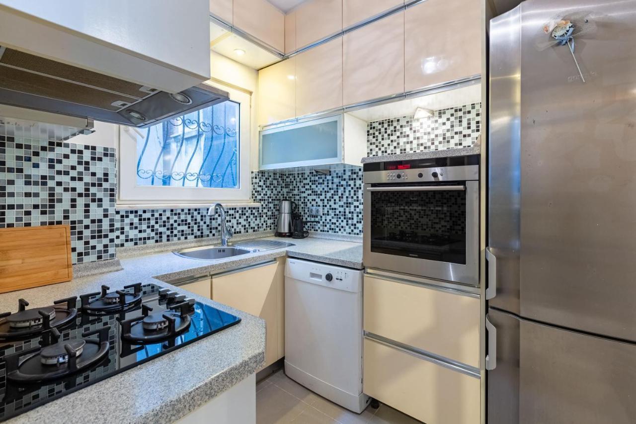 Flat With Excellent Location In Tesvikiye, Sisli Apartman Isztambul Kültér fotó