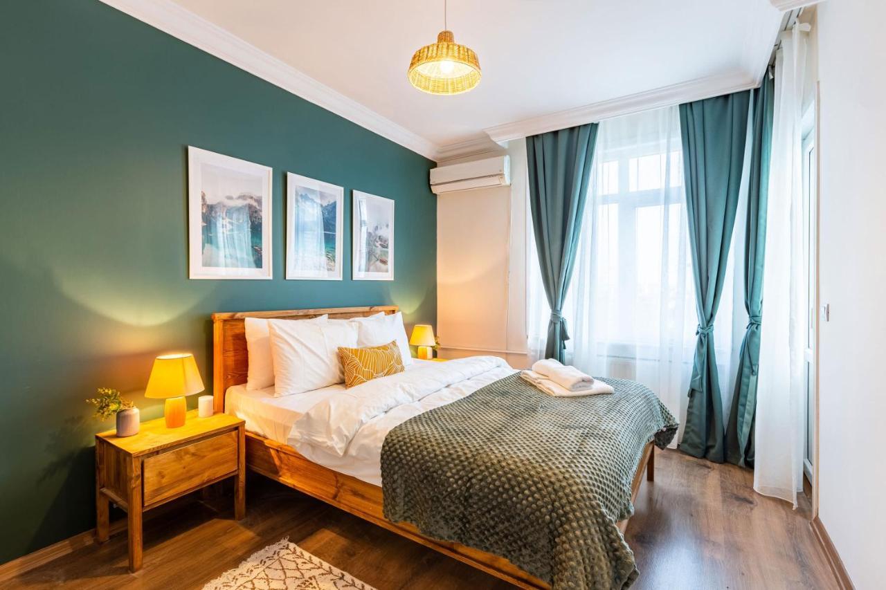 Flat With Excellent Location In Tesvikiye, Sisli Apartman Isztambul Kültér fotó