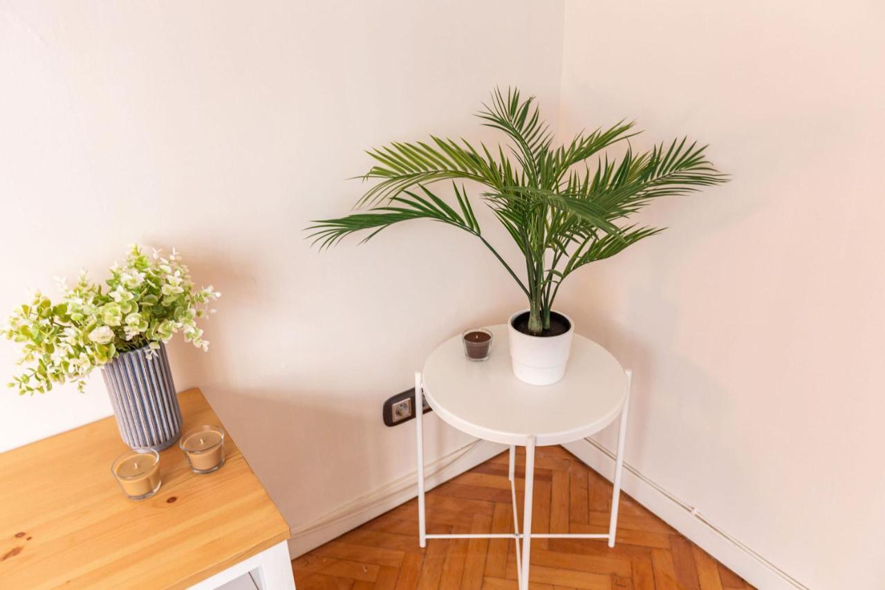 Flat With Excellent Location In Tesvikiye, Sisli Apartman Isztambul Kültér fotó
