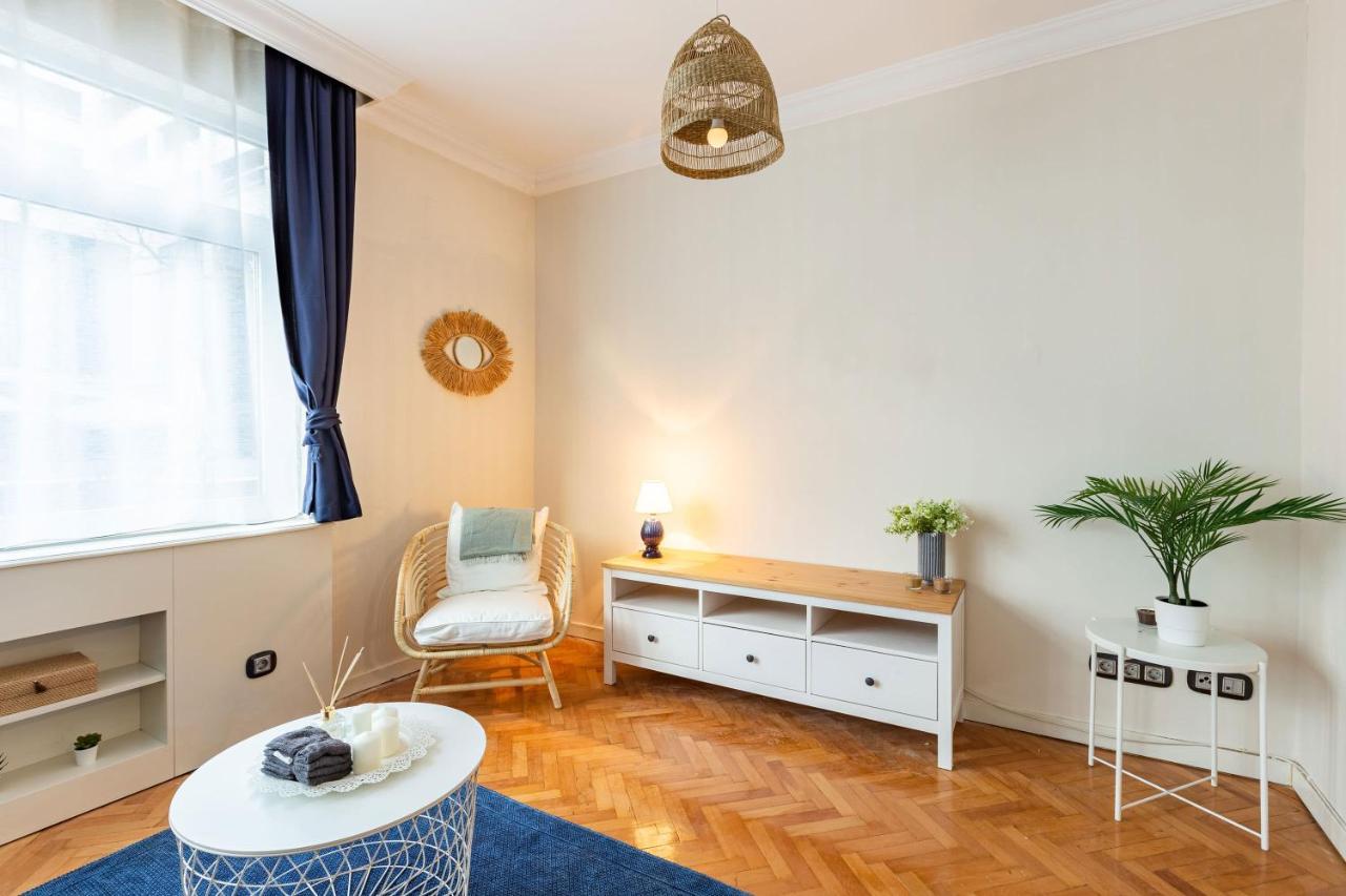 Flat With Excellent Location In Tesvikiye, Sisli Apartman Isztambul Kültér fotó