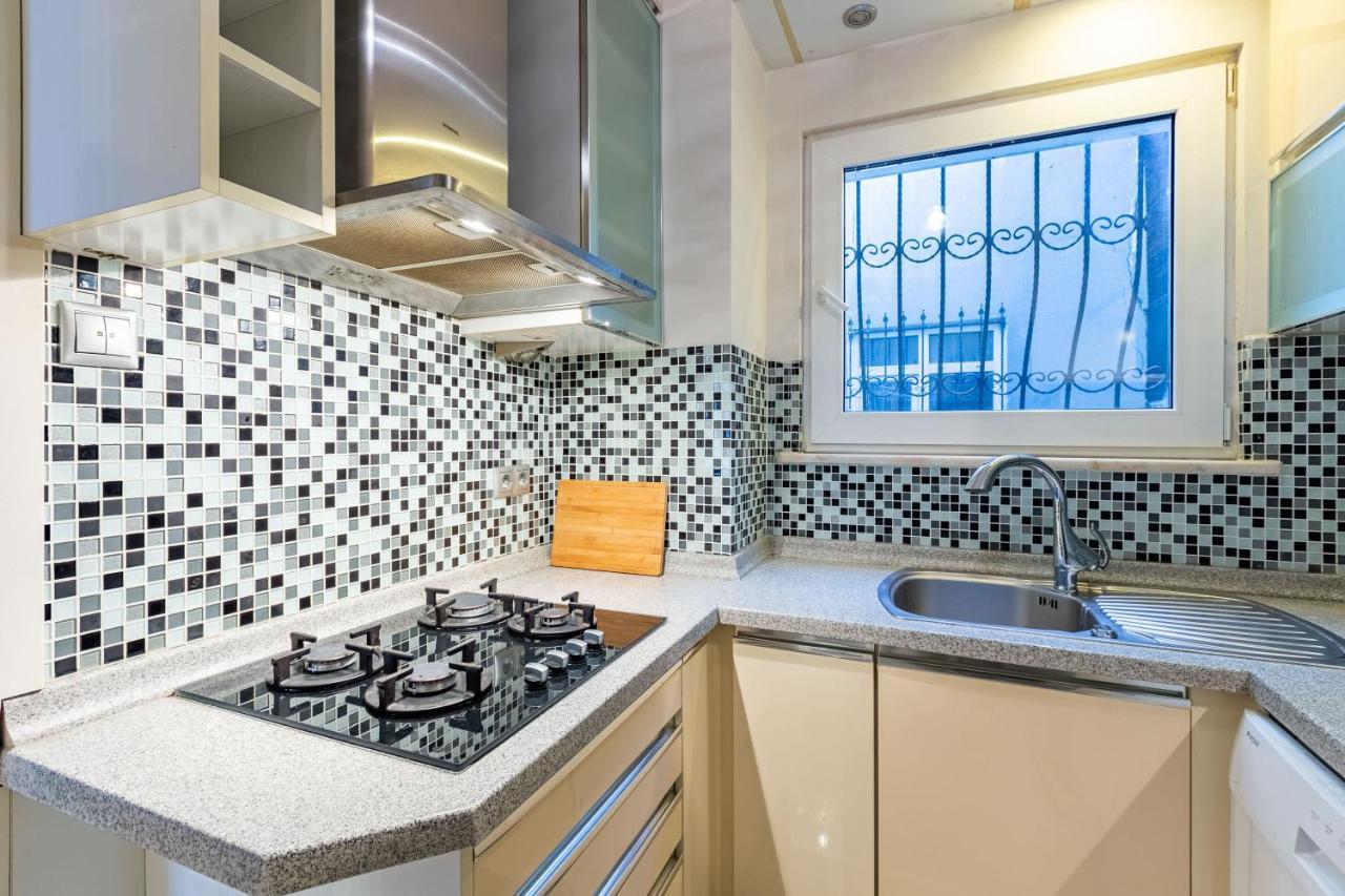 Flat With Excellent Location In Tesvikiye, Sisli Apartman Isztambul Kültér fotó